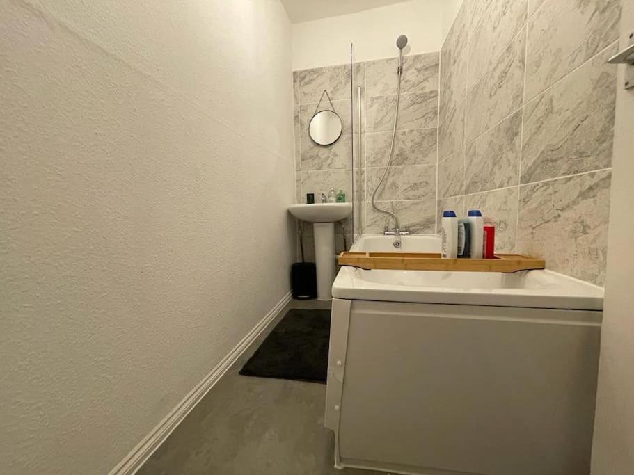 Comfortable 2 Bedroom On Tower Bridge London Bagian luar foto
