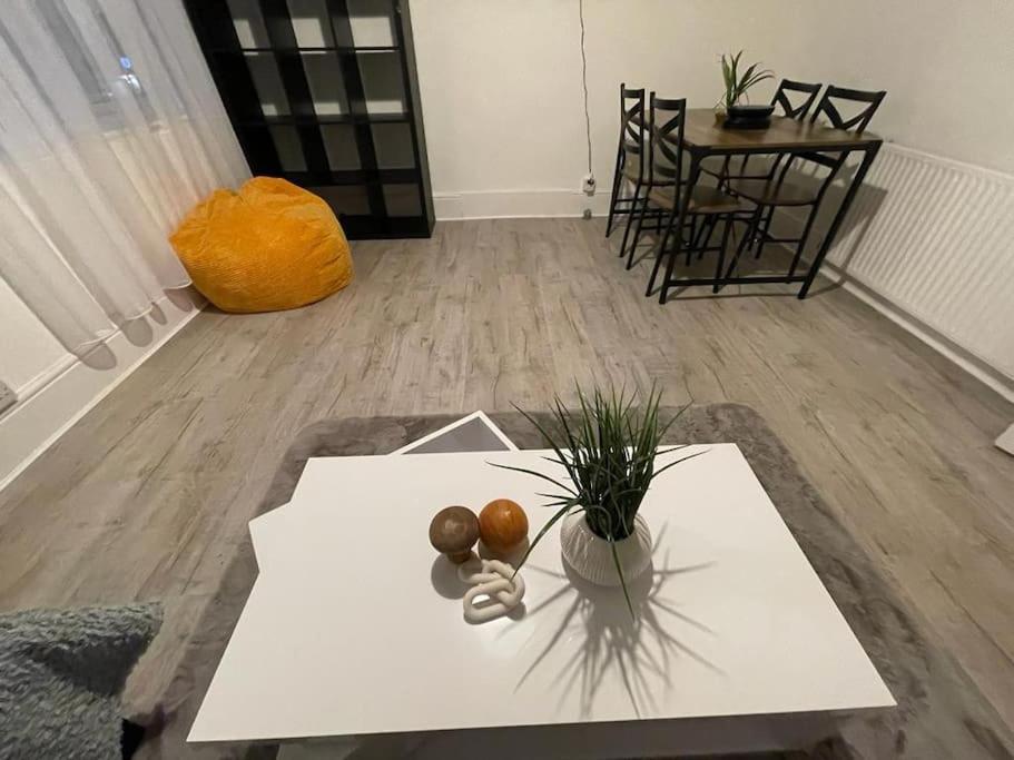 Comfortable 2 Bedroom On Tower Bridge London Bagian luar foto