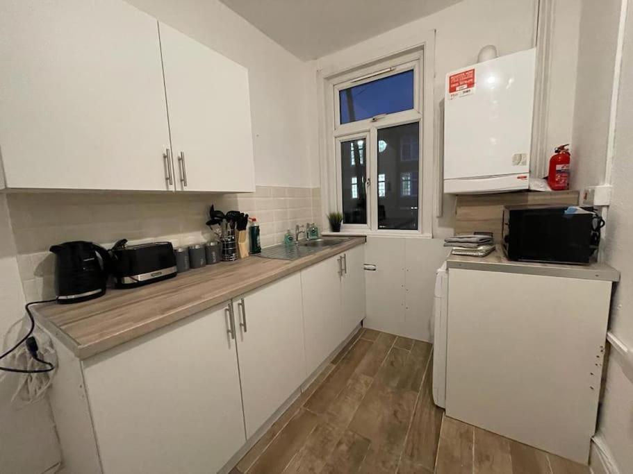 Comfortable 2 Bedroom On Tower Bridge London Bagian luar foto