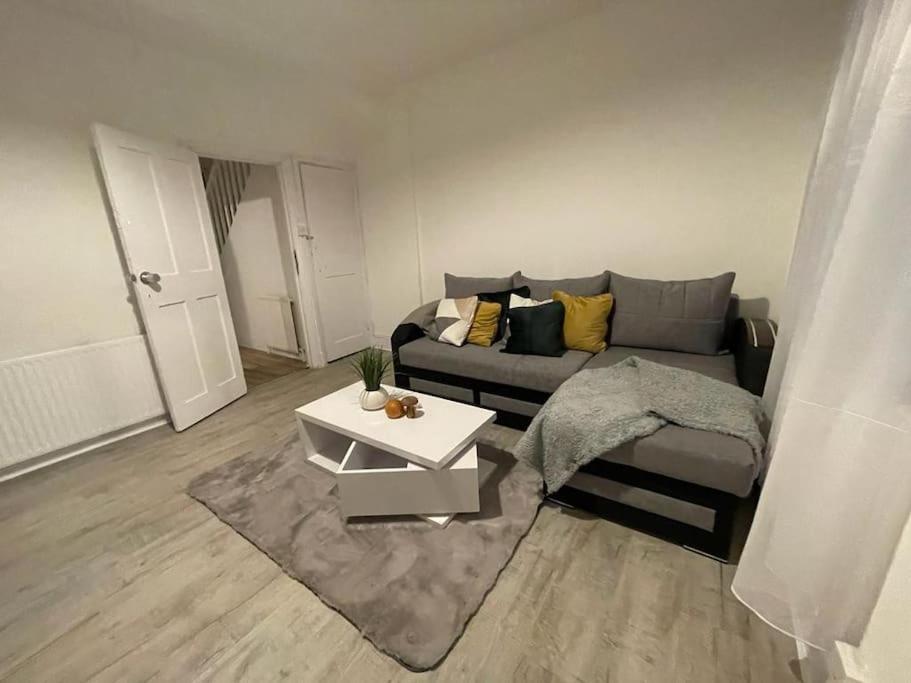 Comfortable 2 Bedroom On Tower Bridge London Bagian luar foto