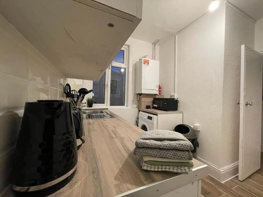 Comfortable 2 Bedroom On Tower Bridge London Bagian luar foto