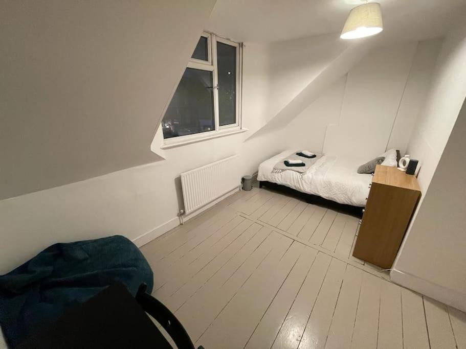 Comfortable 2 Bedroom On Tower Bridge London Bagian luar foto