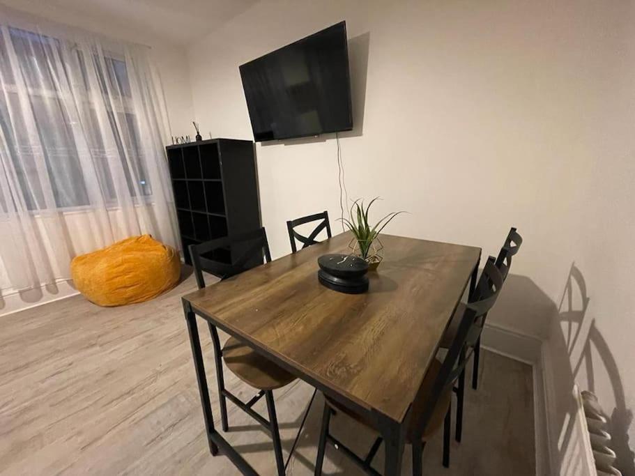 Comfortable 2 Bedroom On Tower Bridge London Bagian luar foto