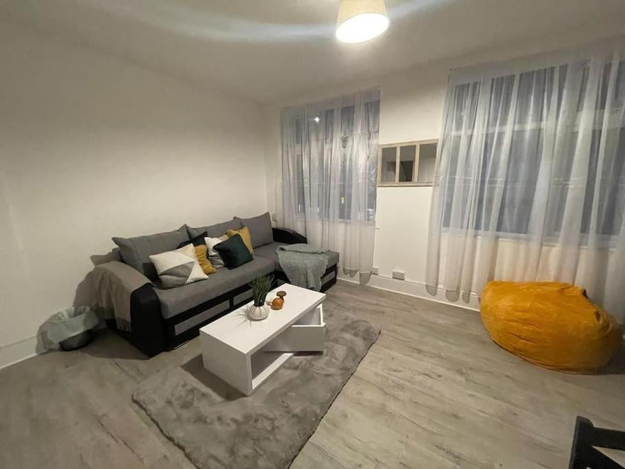 Comfortable 2 Bedroom On Tower Bridge London Bagian luar foto